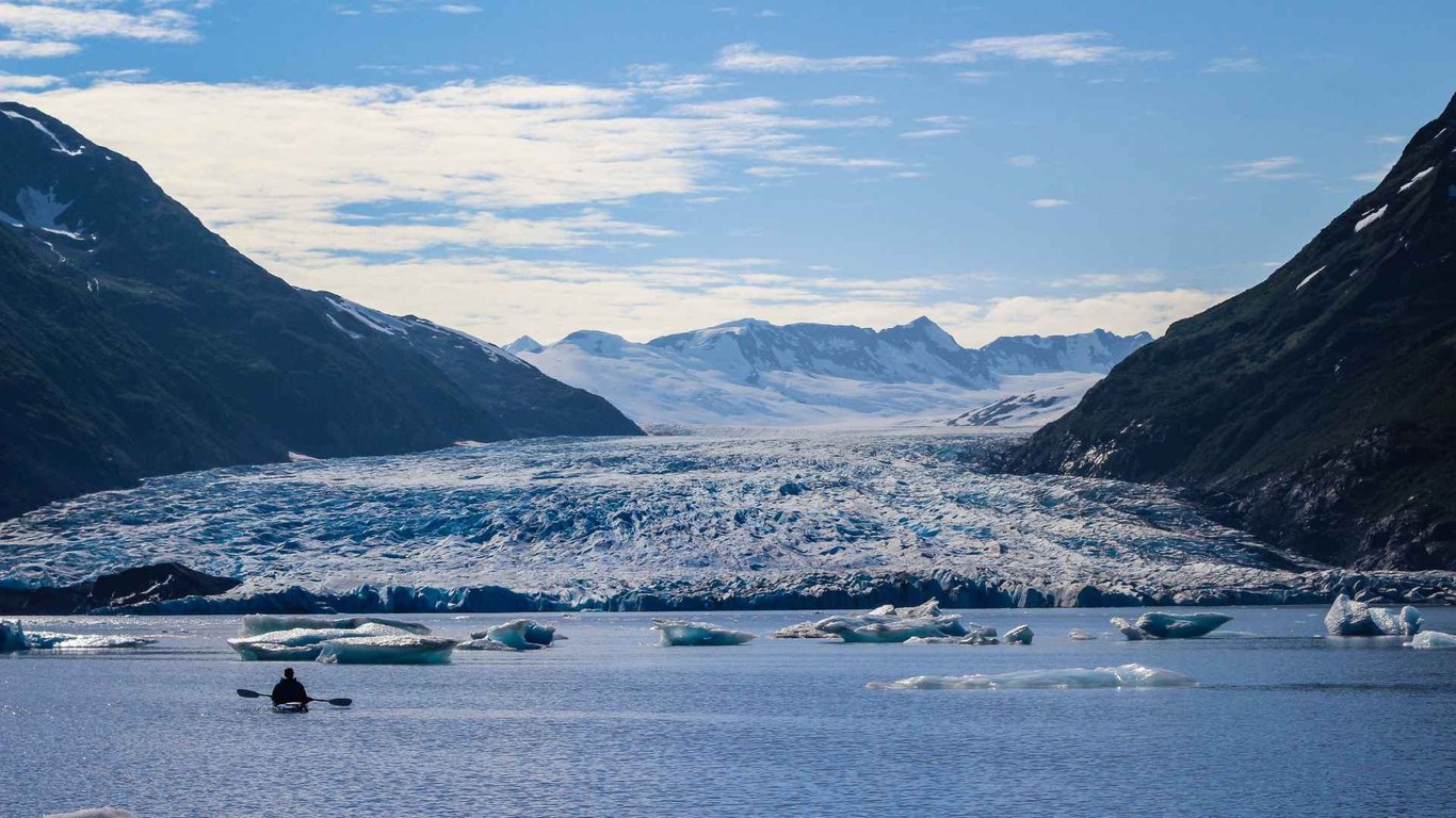 Glacier Blue Kayak & Grandview Train Tour Tour Image 4