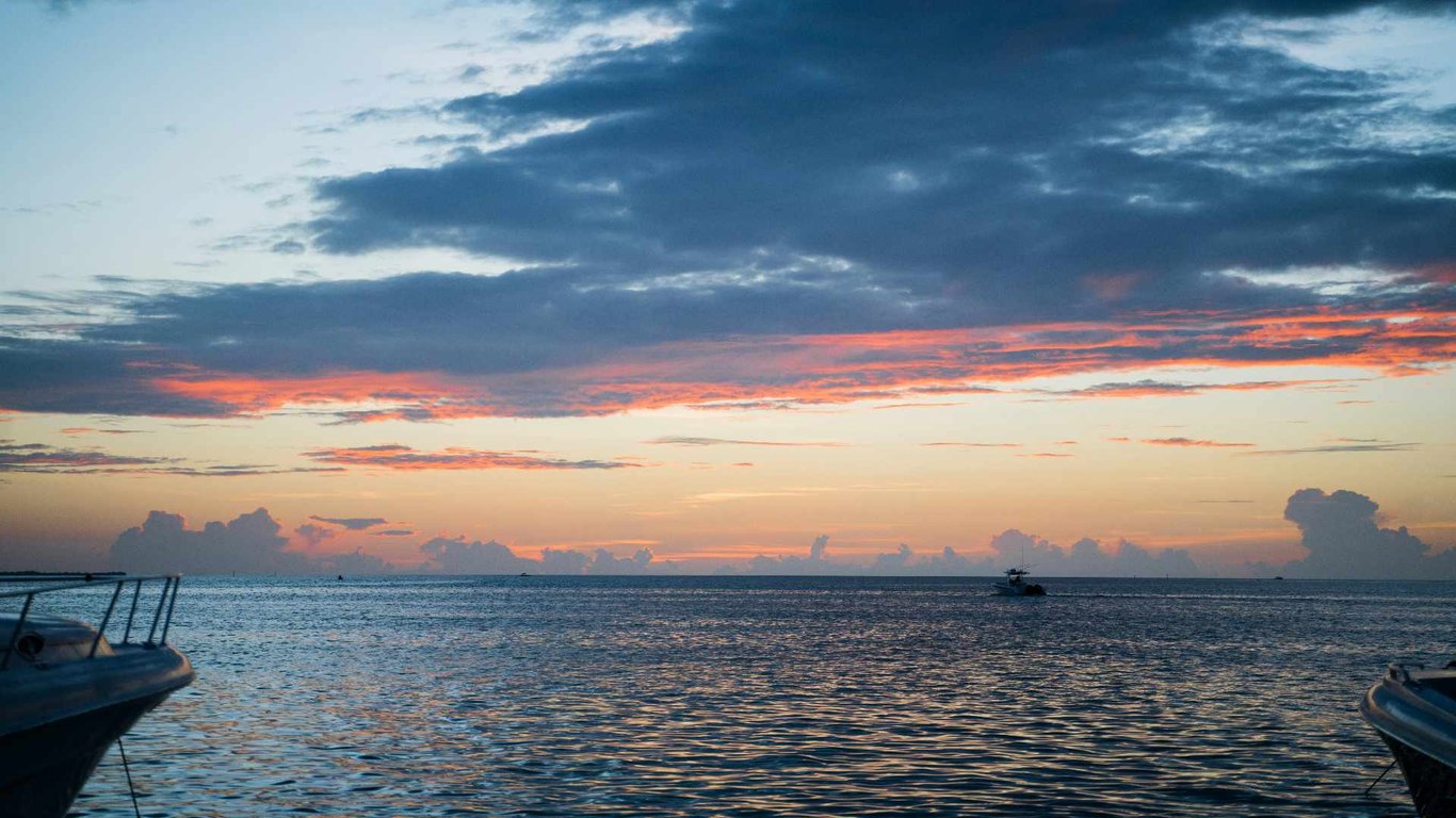 Solo Travel in the Cayman Islands: Tips for the Lone Explorer image
