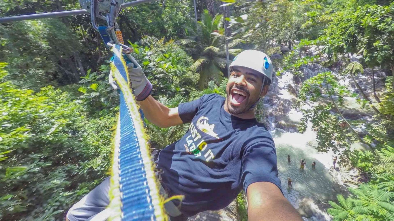 Zipline in San Juan image