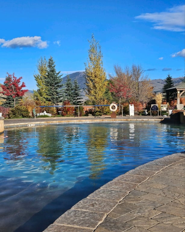 Yellowstone Hot Springs Day Pass Tour Image 7