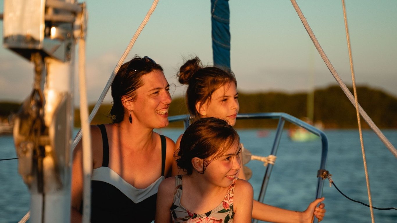 Bacalar Lagoon Sailing Private Tour (Half-Day) Up to 7 People image