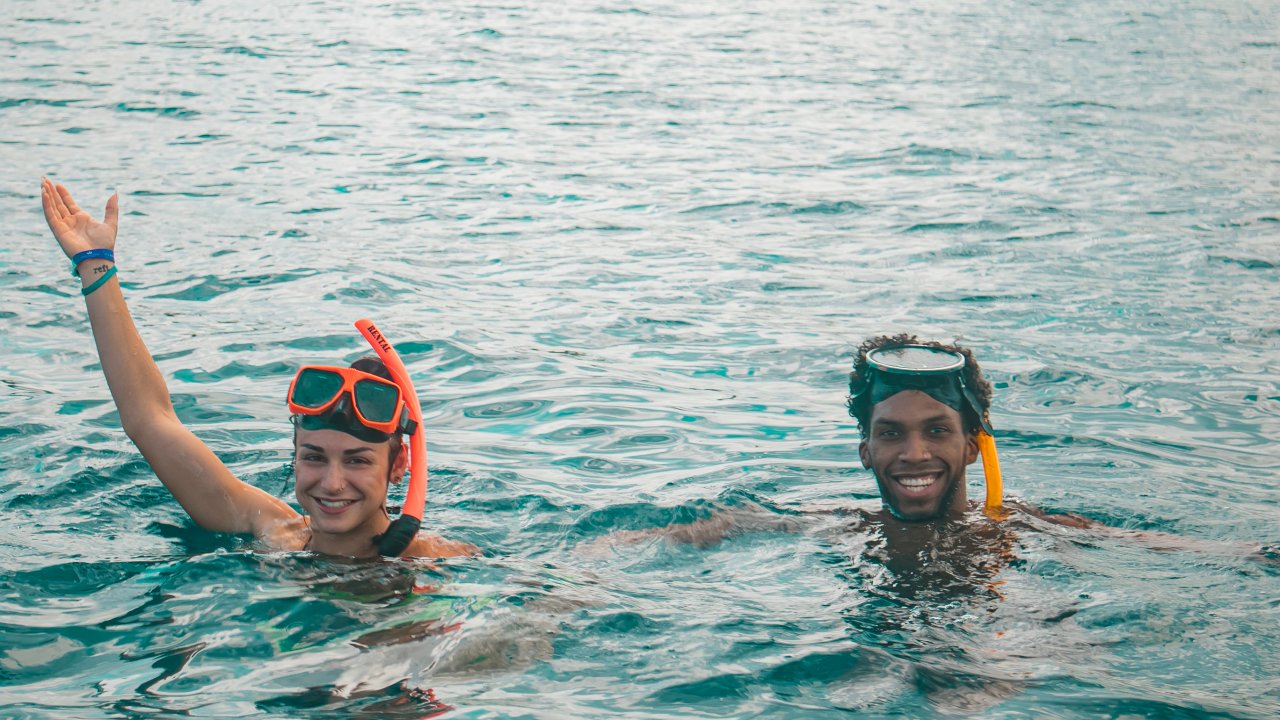 Morning Catamaran Sail & Snorkel Tour Image 4