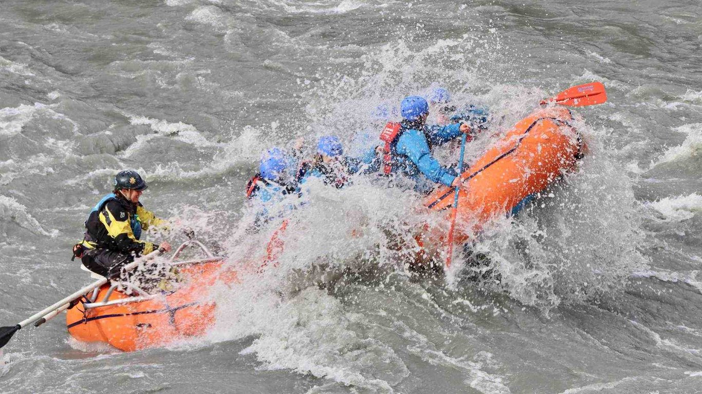 Canyon Wave Whitewater Rafting Tour Image 6