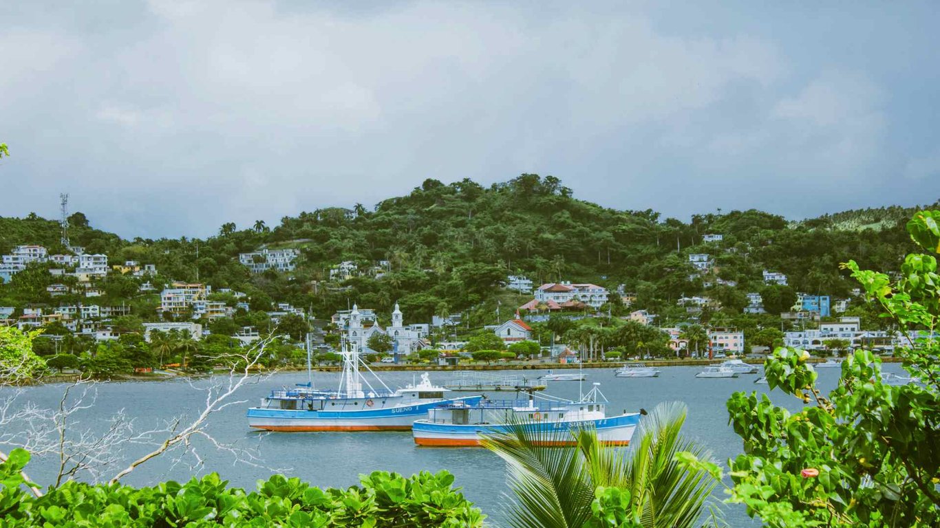 Sightseeing in Samana image