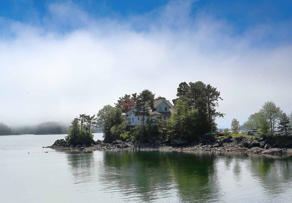 A charming & common Sitka sight, many locals live on nearby islands, boating to and from their homes.