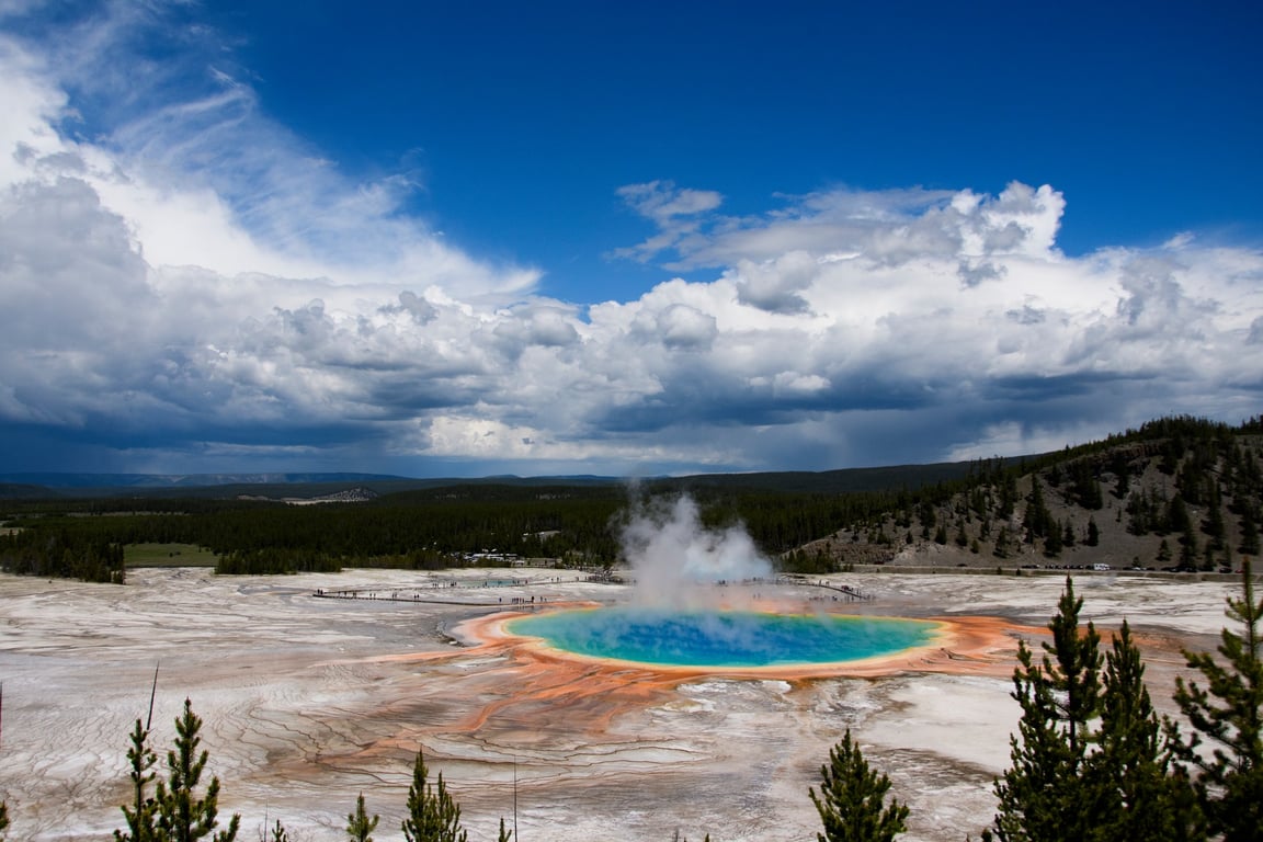 Sightseeing in Yellowstone image