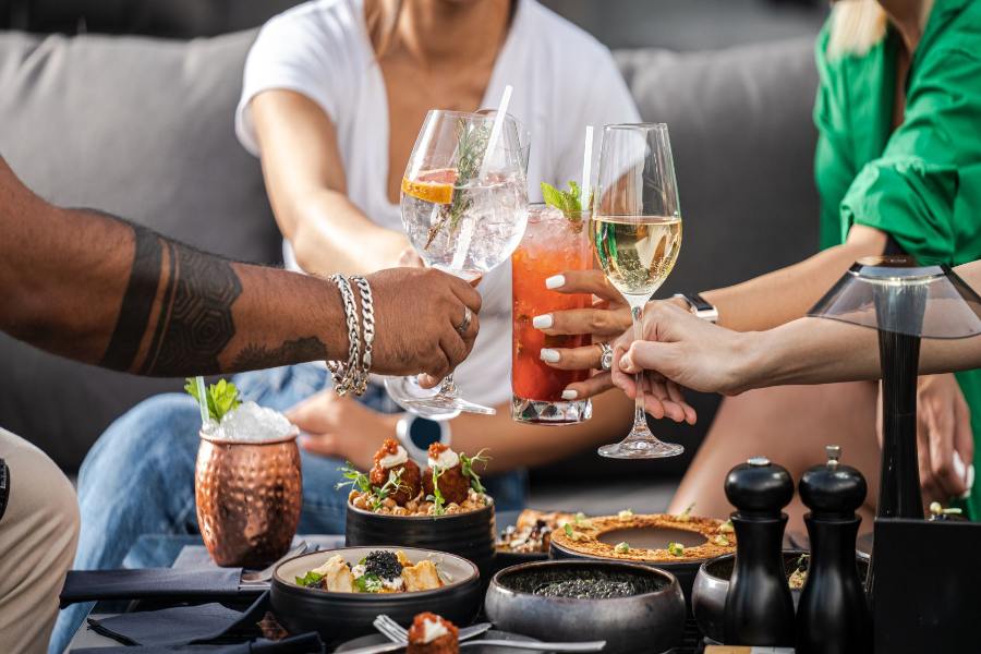 15 Famous Restaurants To Eat In Grand Cayman (2022 Best Eateries)