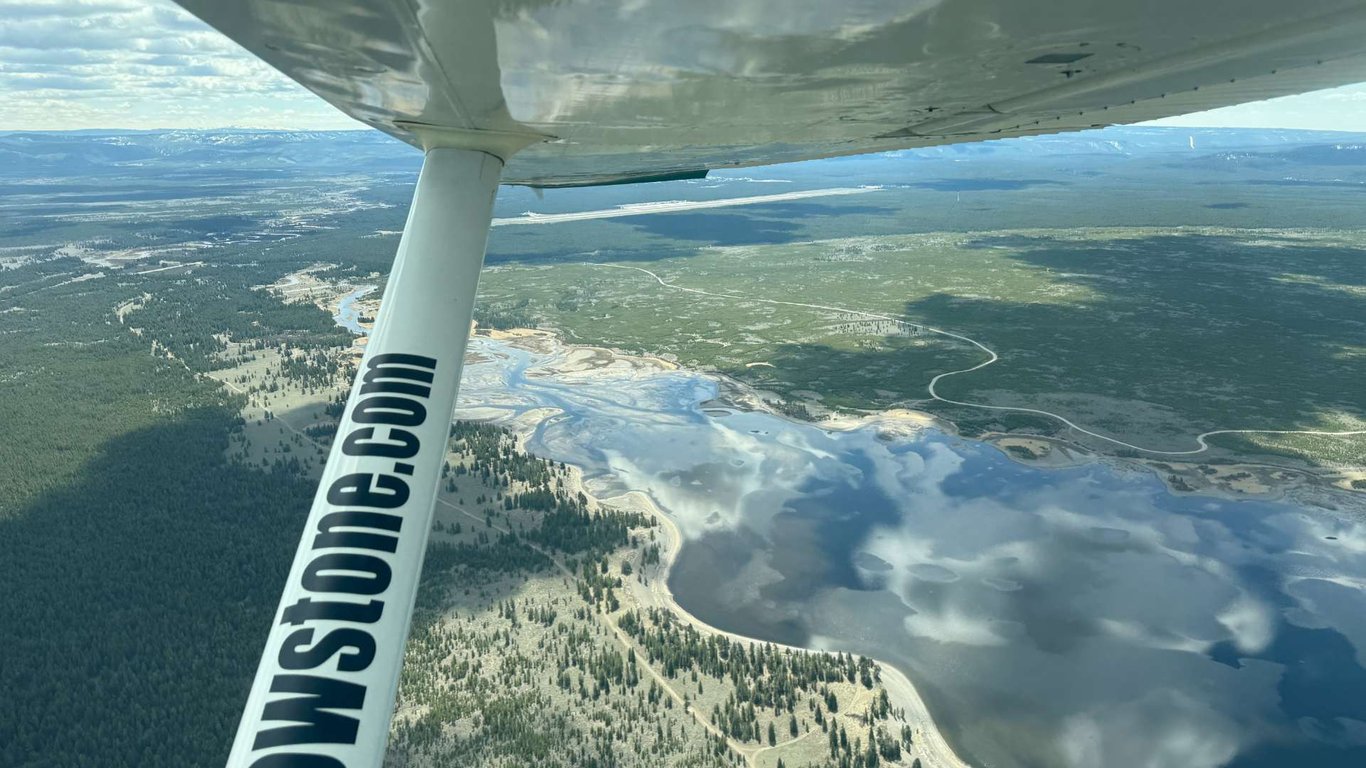 West Yellowstone Scenic Flight 15-Minutes Tour Image 4