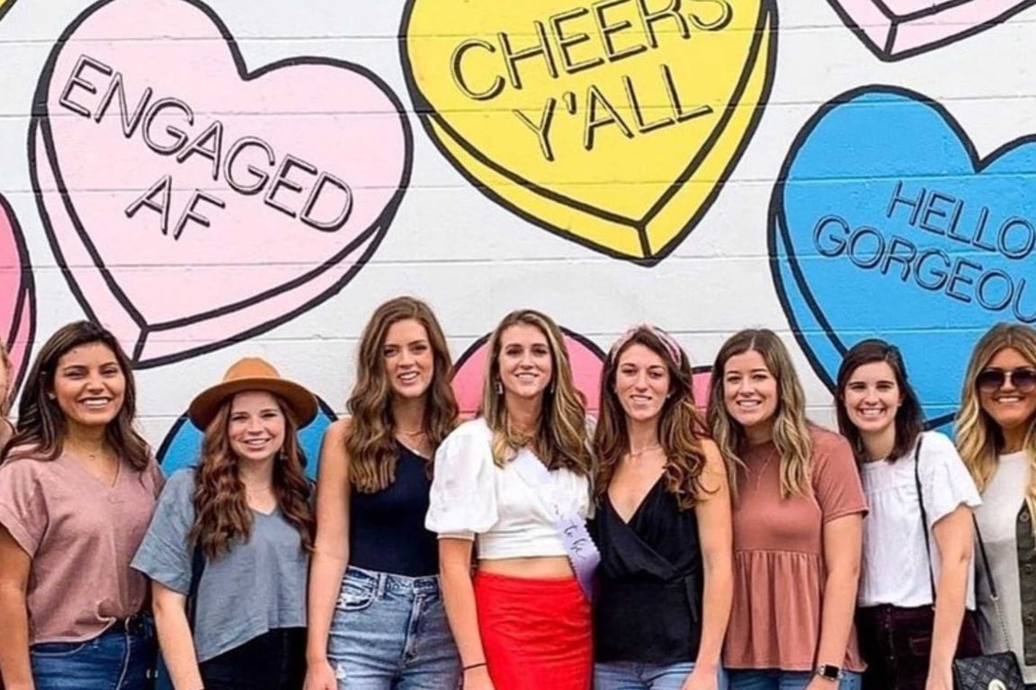 Murals & Mimosas: Nashville’s Street Art & Brunch Ride Tour Image 4