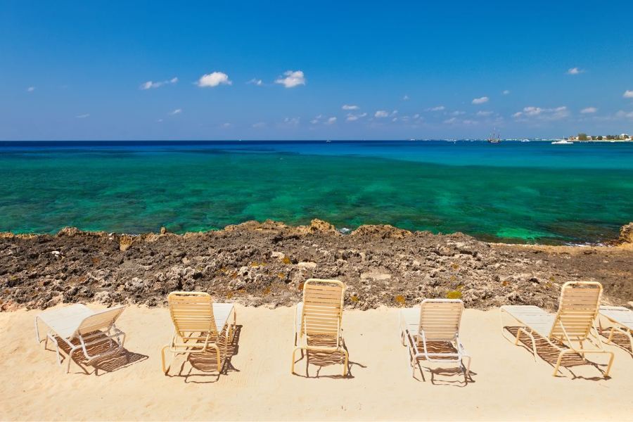 Guide to Grand Cayman's Seven Mile Beach (Everything You Need to Know)