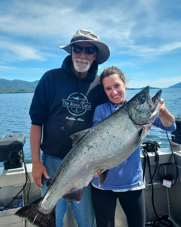 Salmon Fishing Charter Tour Image 4