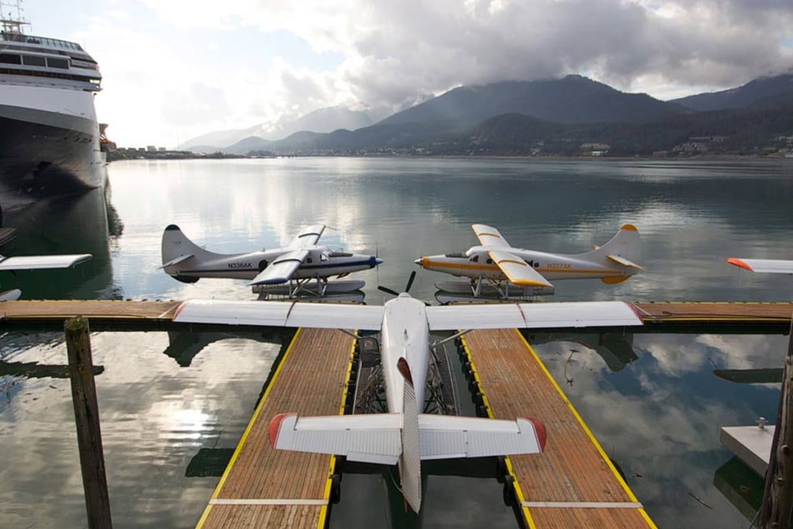 5 Glacier Seaplane Exploration Tour Image 4