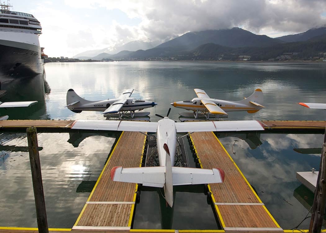 Taku Glacier Lodge Feast & 5-Glacier Seaplane Discovery Tour Image 8
