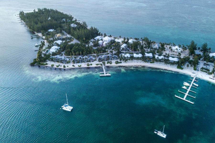 Guide to Grand Cayman's Seven Mile Beach (Everything You Need to Know)