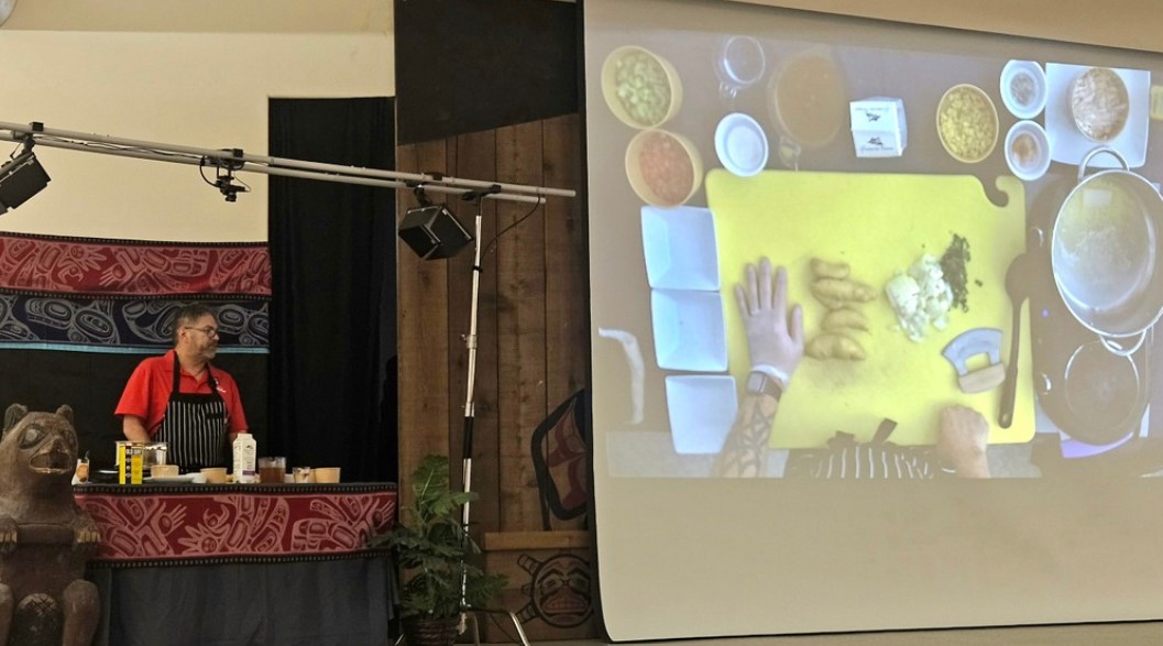 Alaskan Cultural, Culinary, & Lumberjack Show Tour Image 8