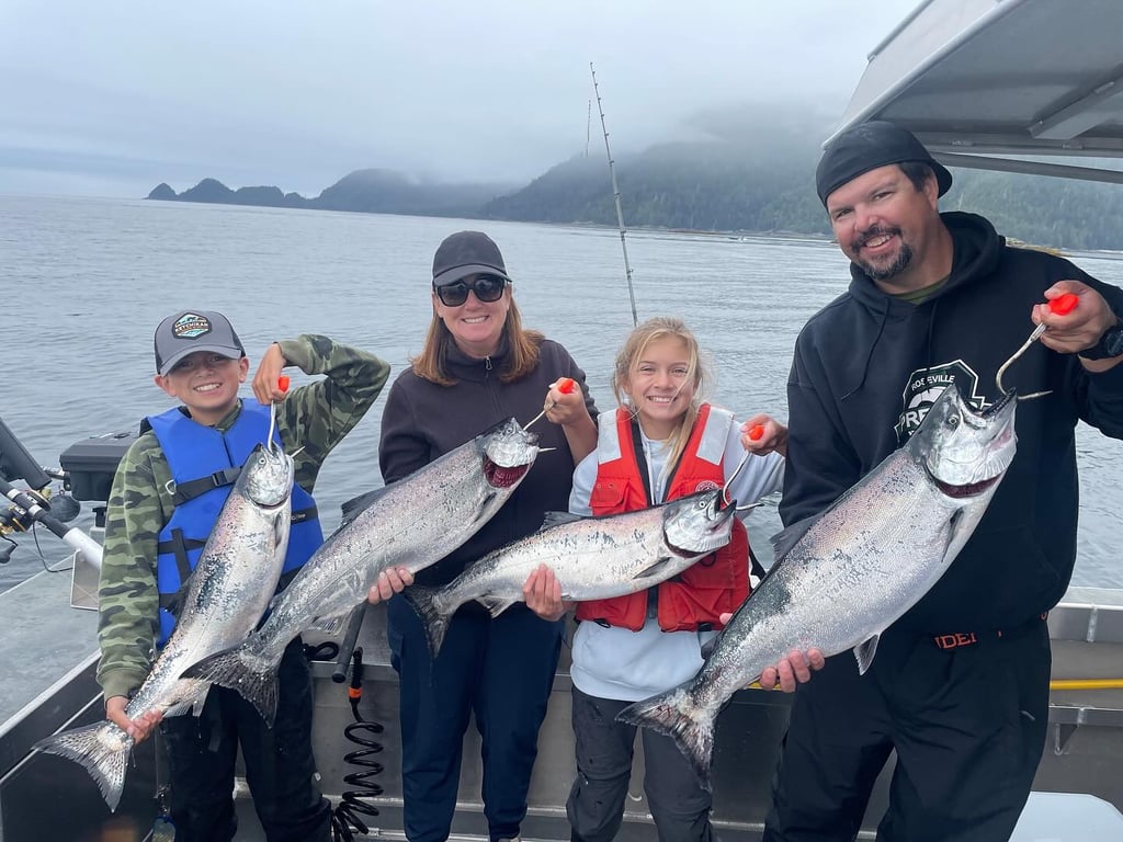 Salmon Fishing Charter Tour Image 3
