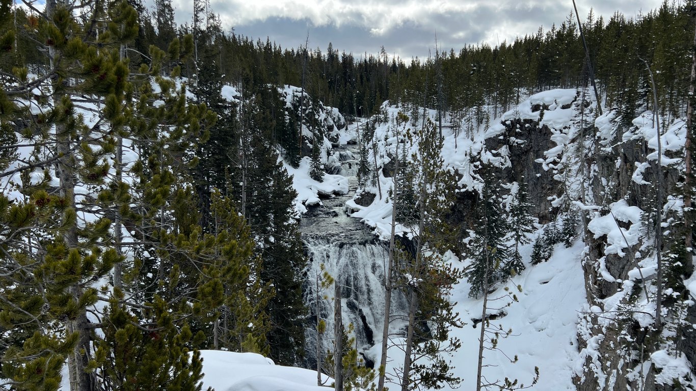 Yellowstone Old Faithful Snowmobile Tour Image 4