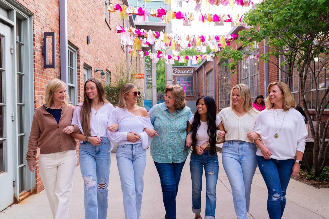The Ultimate Birthday / Bachelorette Party Photoshoot Experience Tour Image 4
