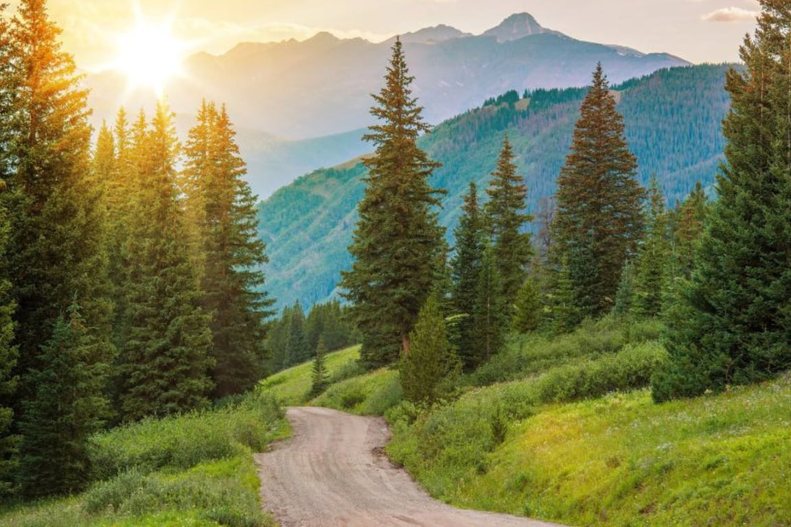 Year-Round Weather in Vail, Colorado image