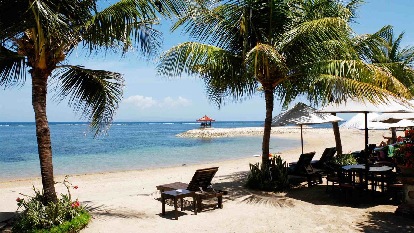 West Bay Beach Day Pass & Sightseeing Tour image
