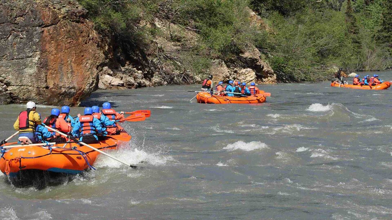 Canyon Wave Whitewater Rafting Tour Image 5