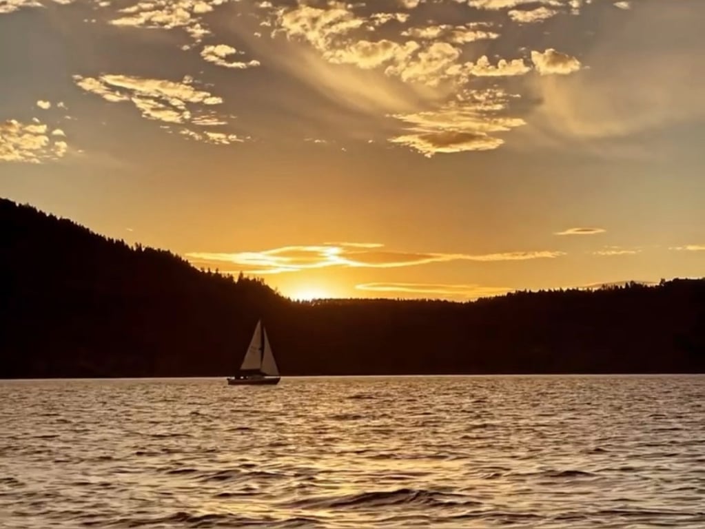 Flathead Lake Sunset Sailing Tour image