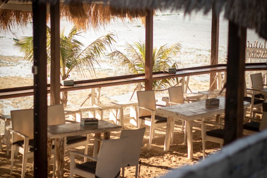 15 Famous Restaurants To Eat In Grand Cayman (2022 Best Eateries)